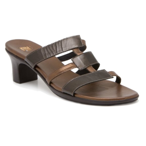 Munro American Jan Sandals in Brown